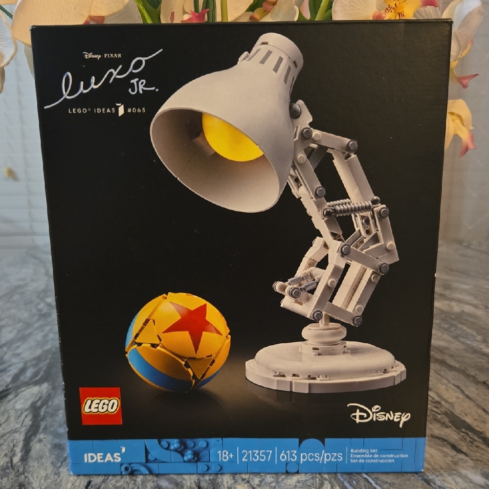 LEGO Ideas Luxo Jr. Lamp Set - White and Yellow